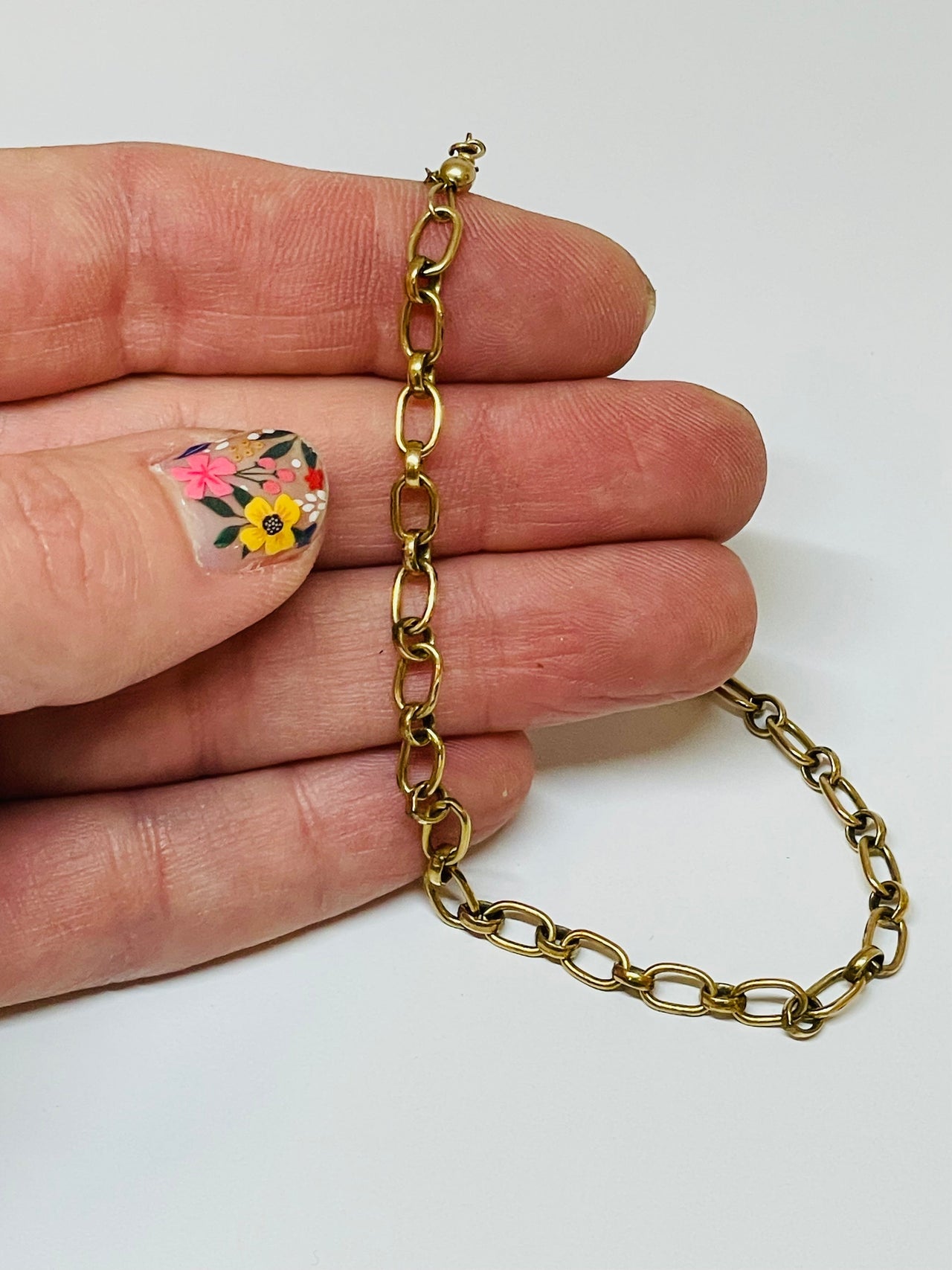 Inayah- Gold Filled Small Oval Link Chain Bracelet Devil's Details 