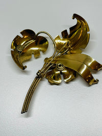 Thumbnail for 1940’s Gold Flower Brooch Devil's Details 