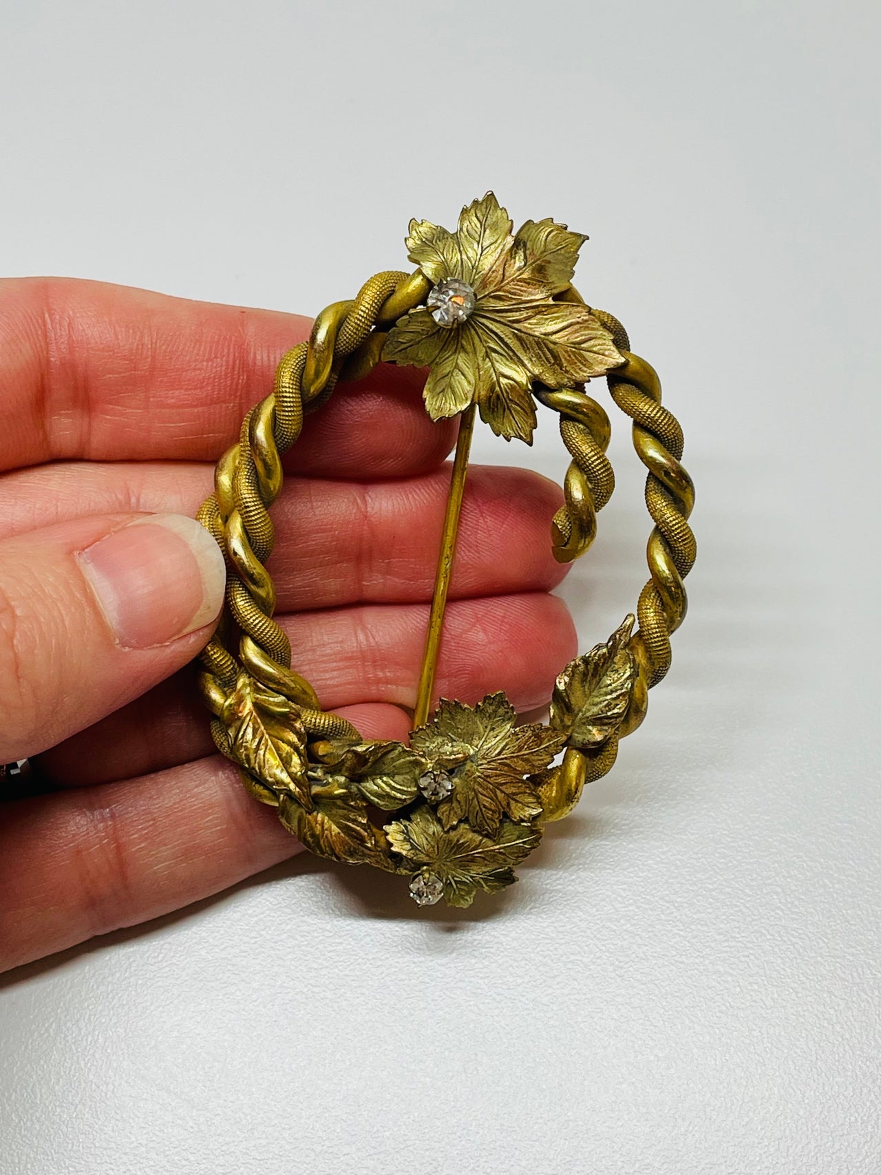 1940’s Gold Oval Wreath Leaf Brooch Devil's Details 