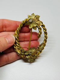 Thumbnail for 1940’s Gold Oval Wreath Leaf Brooch Devil's Details 