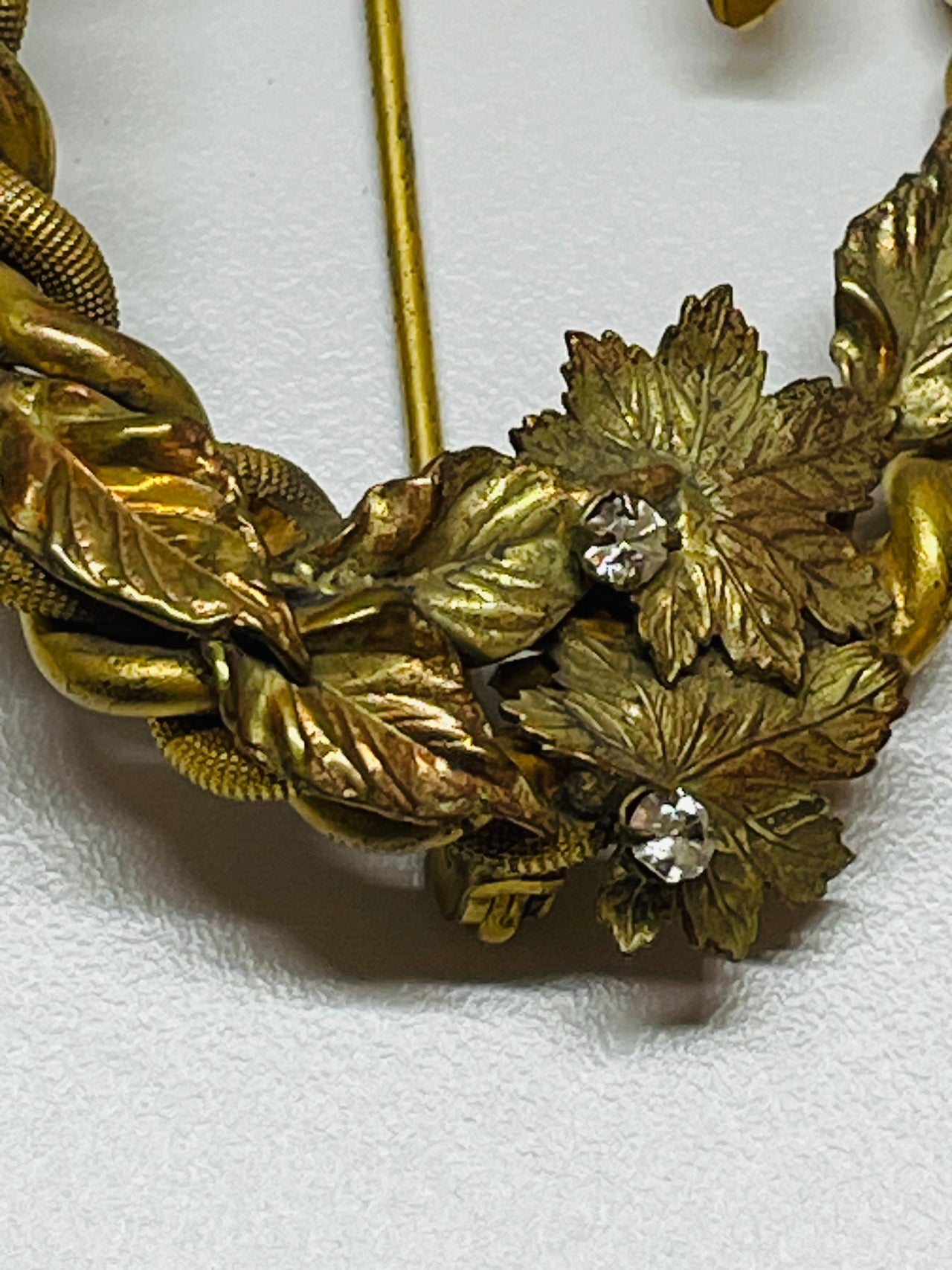 1940’s Gold Oval Wreath Leaf Brooch Devil's Details 
