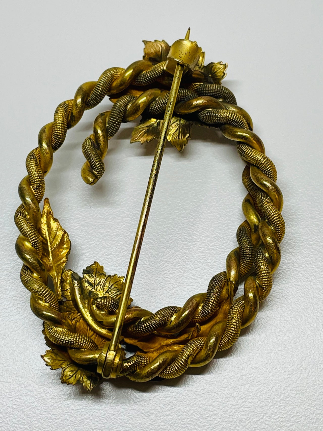 1940’s Gold Oval Wreath Leaf Brooch Devil's Details 