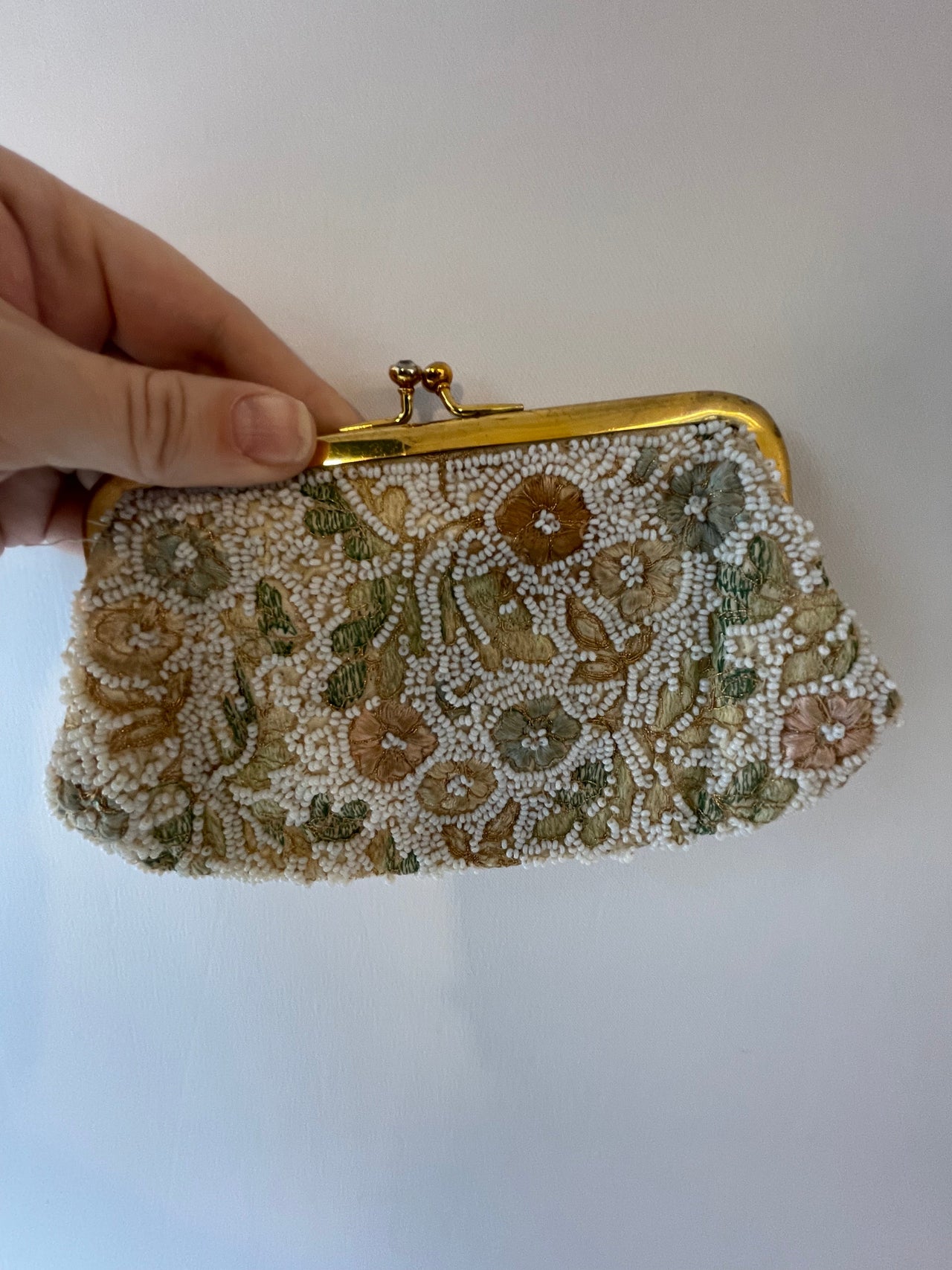 1950s White Beaded Large Coin Purse with Gold Thread Devil's Details 