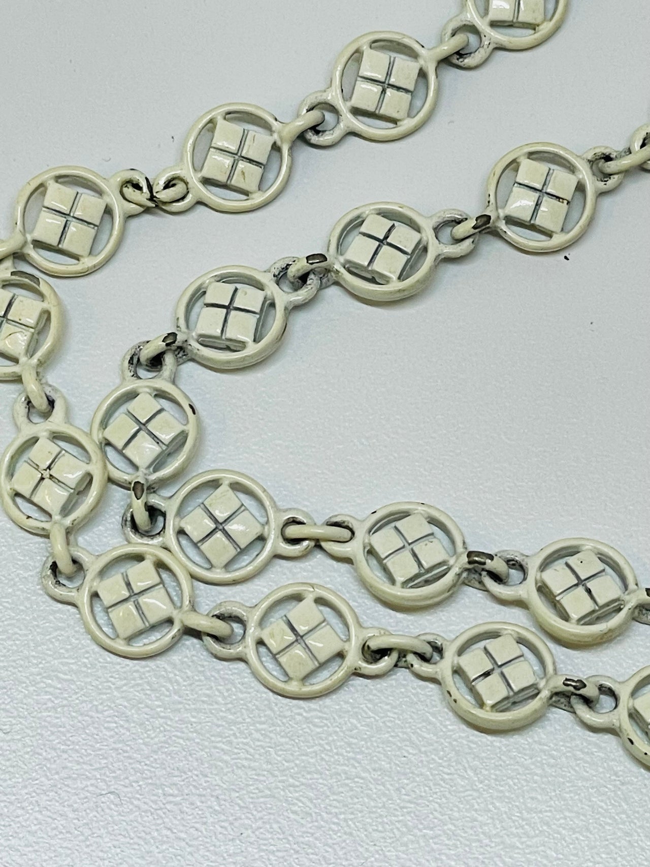 1960’s Monet White Chain Necklace Devil's Details 
