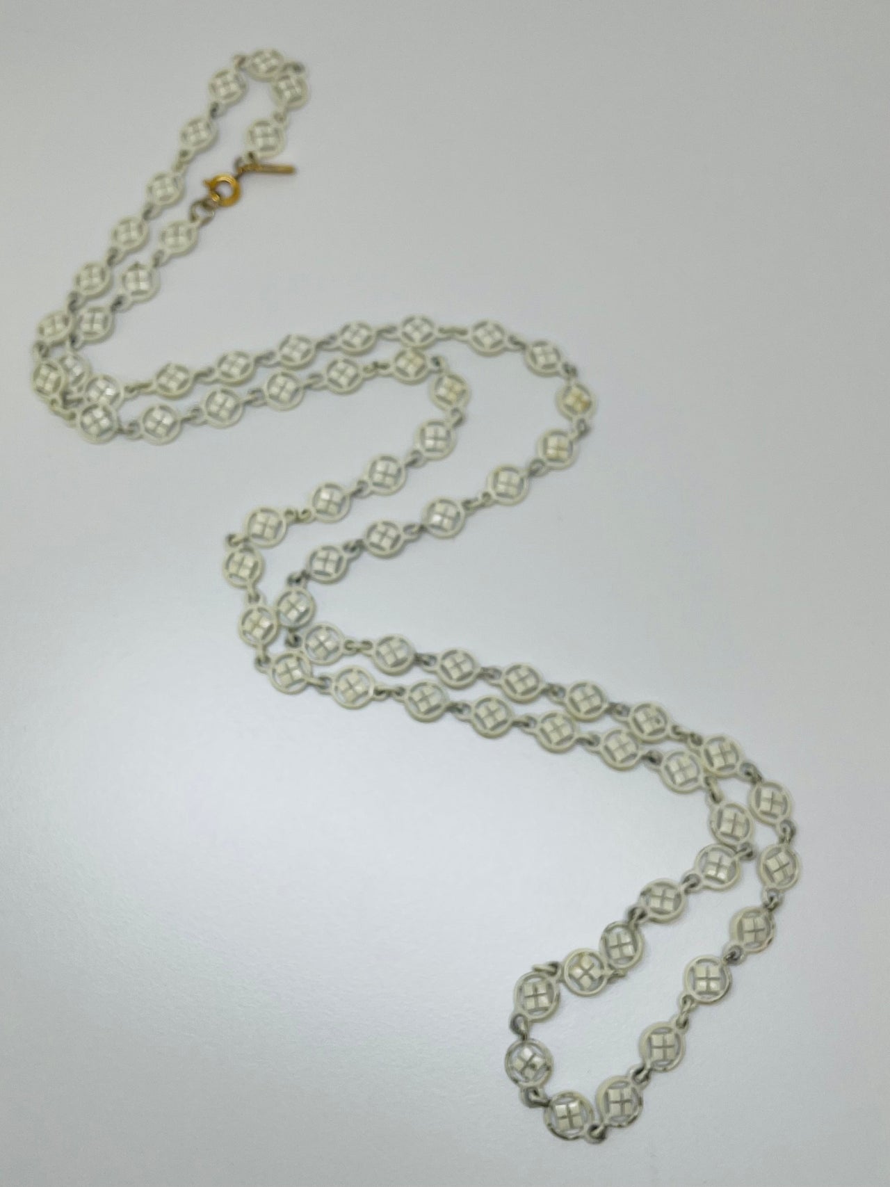 1960’s Monet White Chain Necklace Devil's Details 