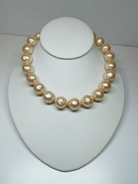 Thumbnail for 1960’s Pink Pearl Large Beaded Strand Devil's Details 