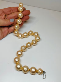 Thumbnail for 1960’s Pink Pearl Large Beaded Strand Devil's Details 