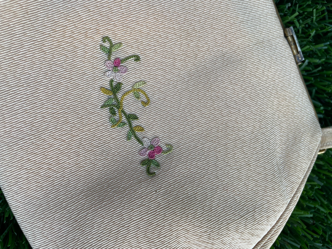 1950’s Champagne Floral Embroidery Purse by Trinity