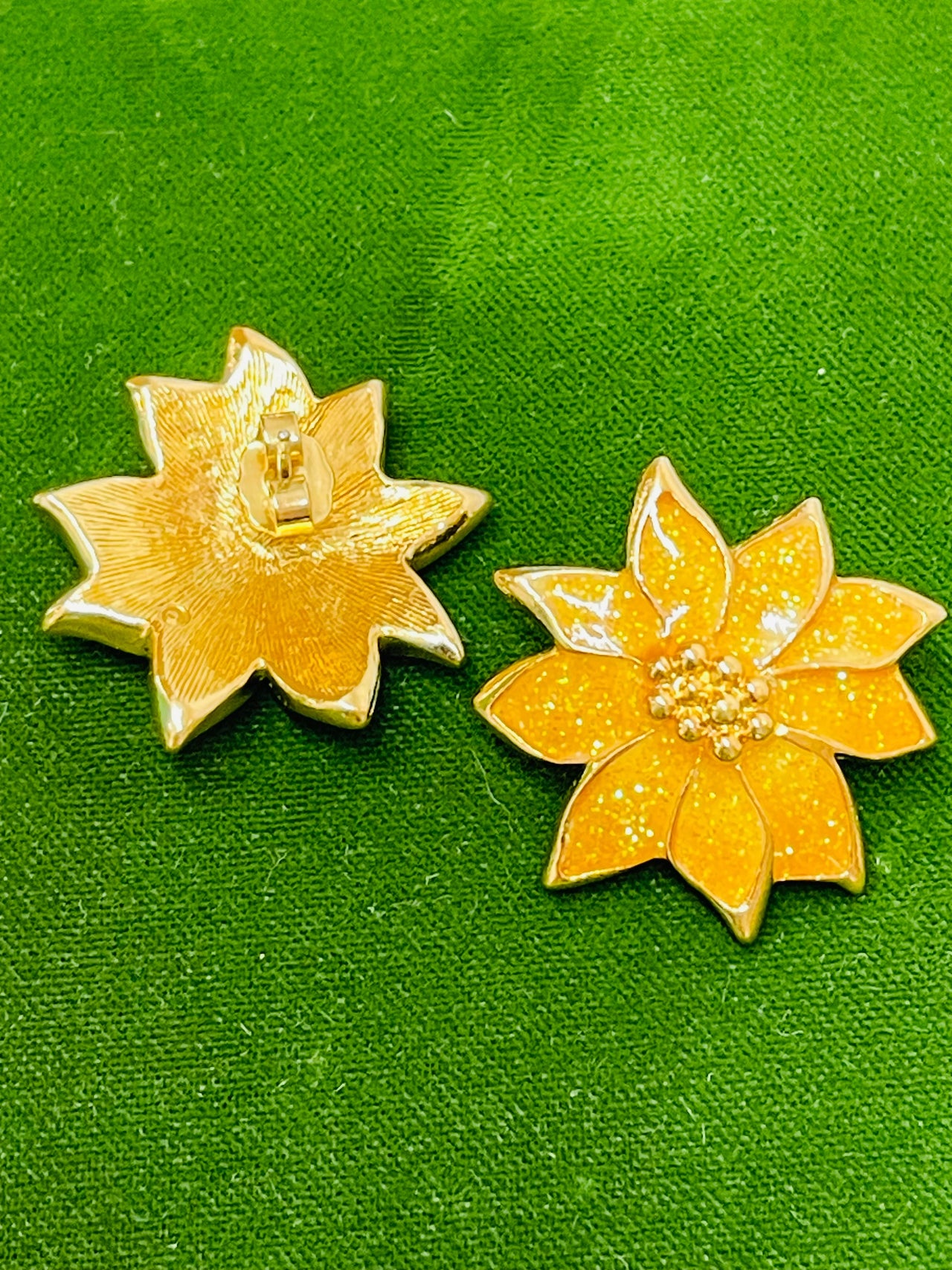 Avon Enamel Yellow Flower Brooch and Earrings Set Devil's Details 