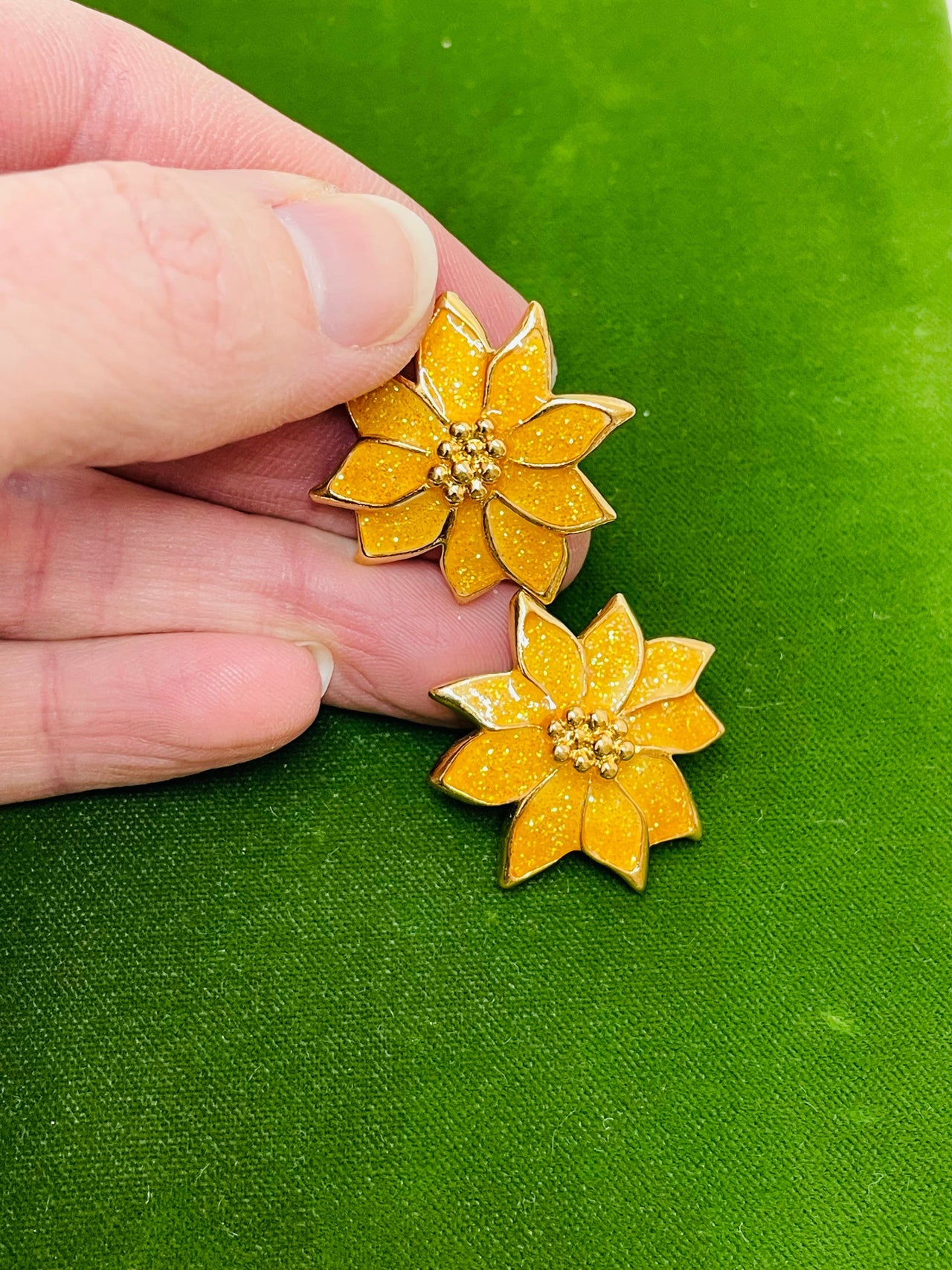 Avon Enamel Yellow Flower Brooch and Earrings Set Devil's Details 