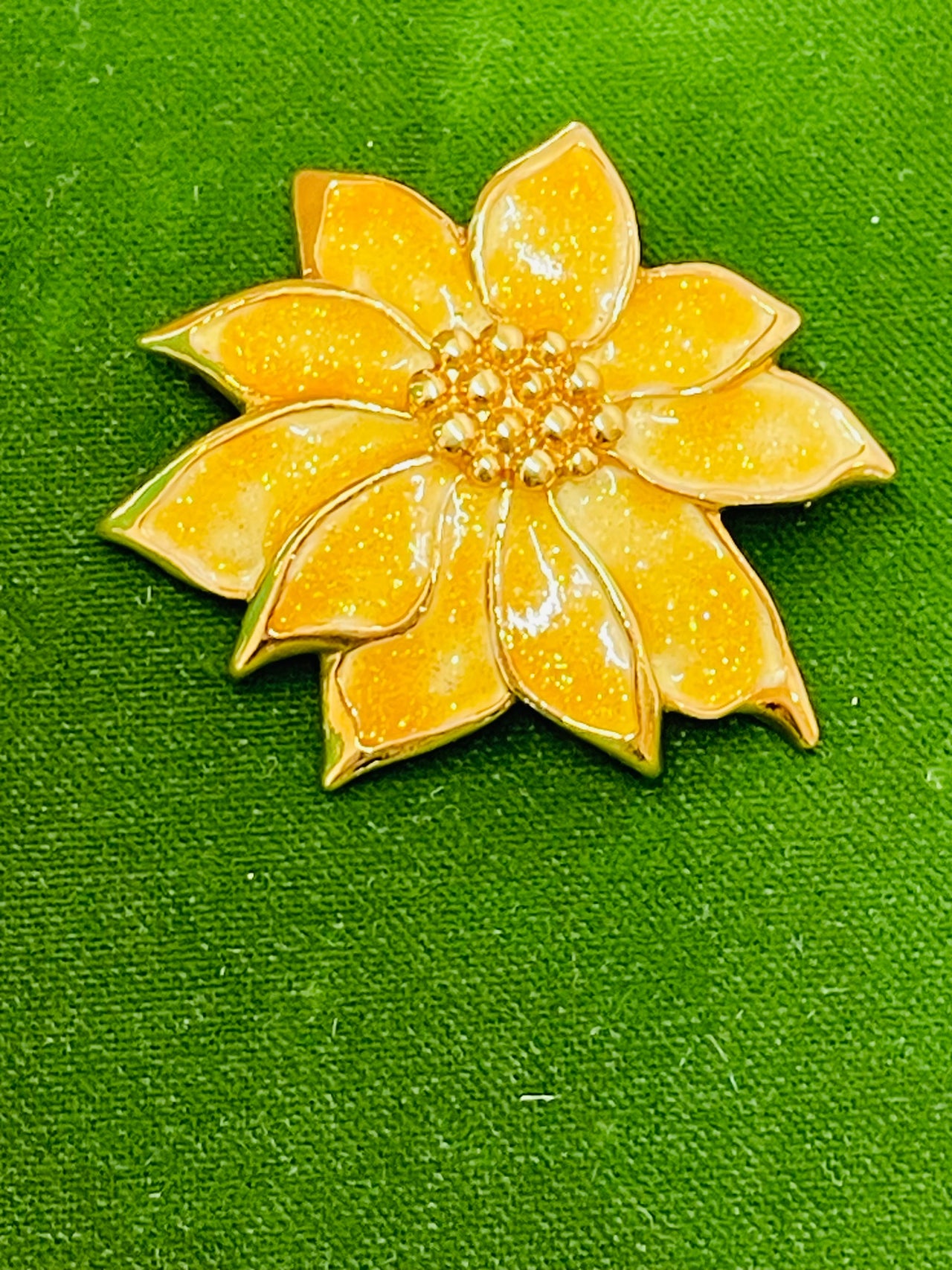Avon Enamel Yellow Flower Brooch and Earrings Set Devil's Details 