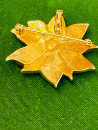 Thumbnail for Avon Enamel Yellow Flower Brooch and Earrings Set Devil's Details 