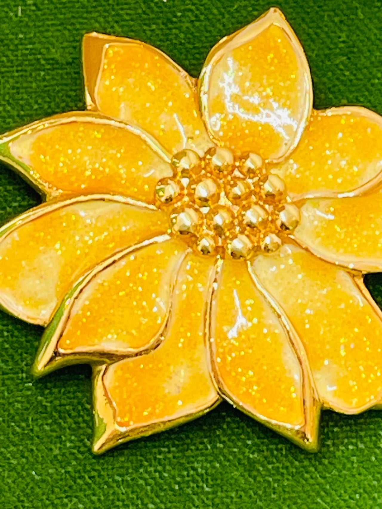 Avon Enamel Yellow Flower Brooch and Earrings Set Devil's Details 