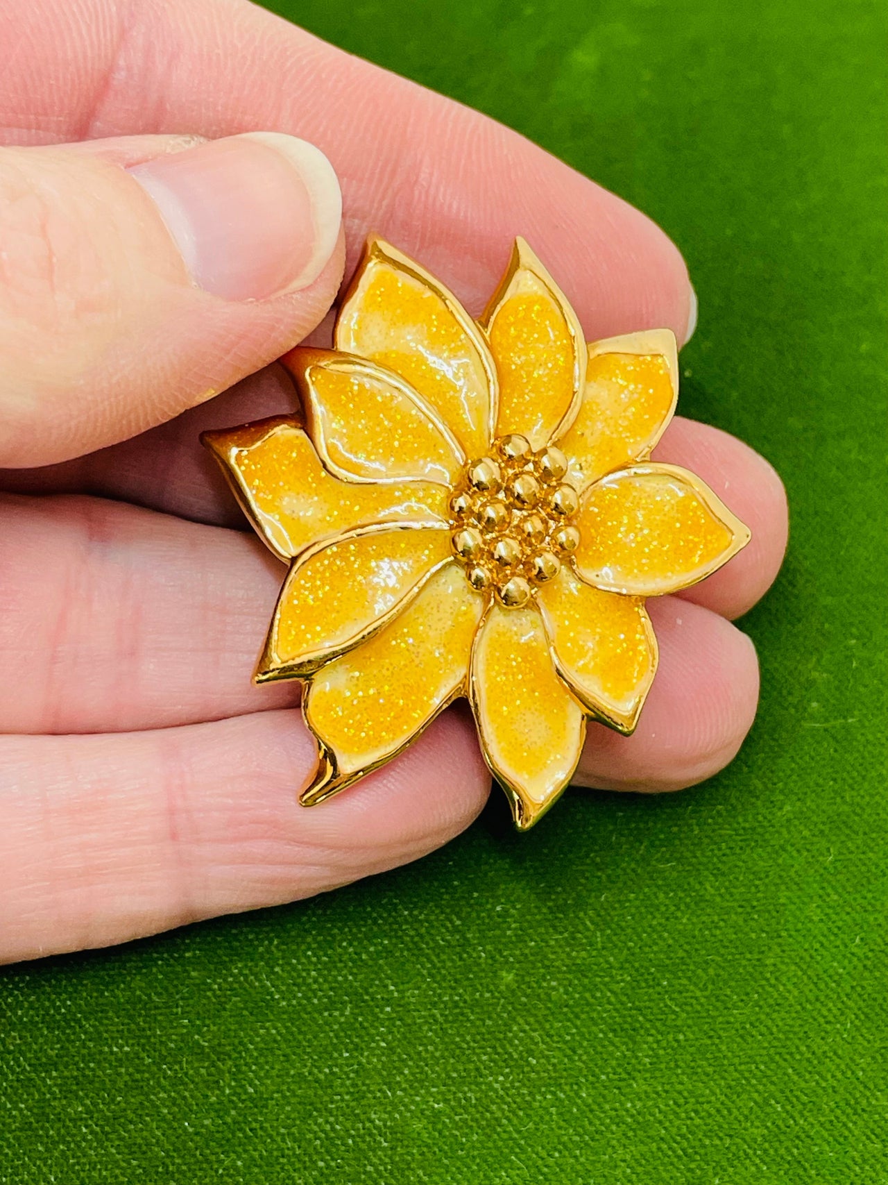 Avon Enamel Yellow Flower Brooch and Earrings Set Devil's Details 