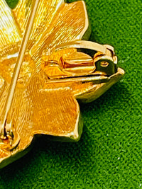 Thumbnail for Avon Enamel Yellow Flower Brooch and Earrings Set Devil's Details 