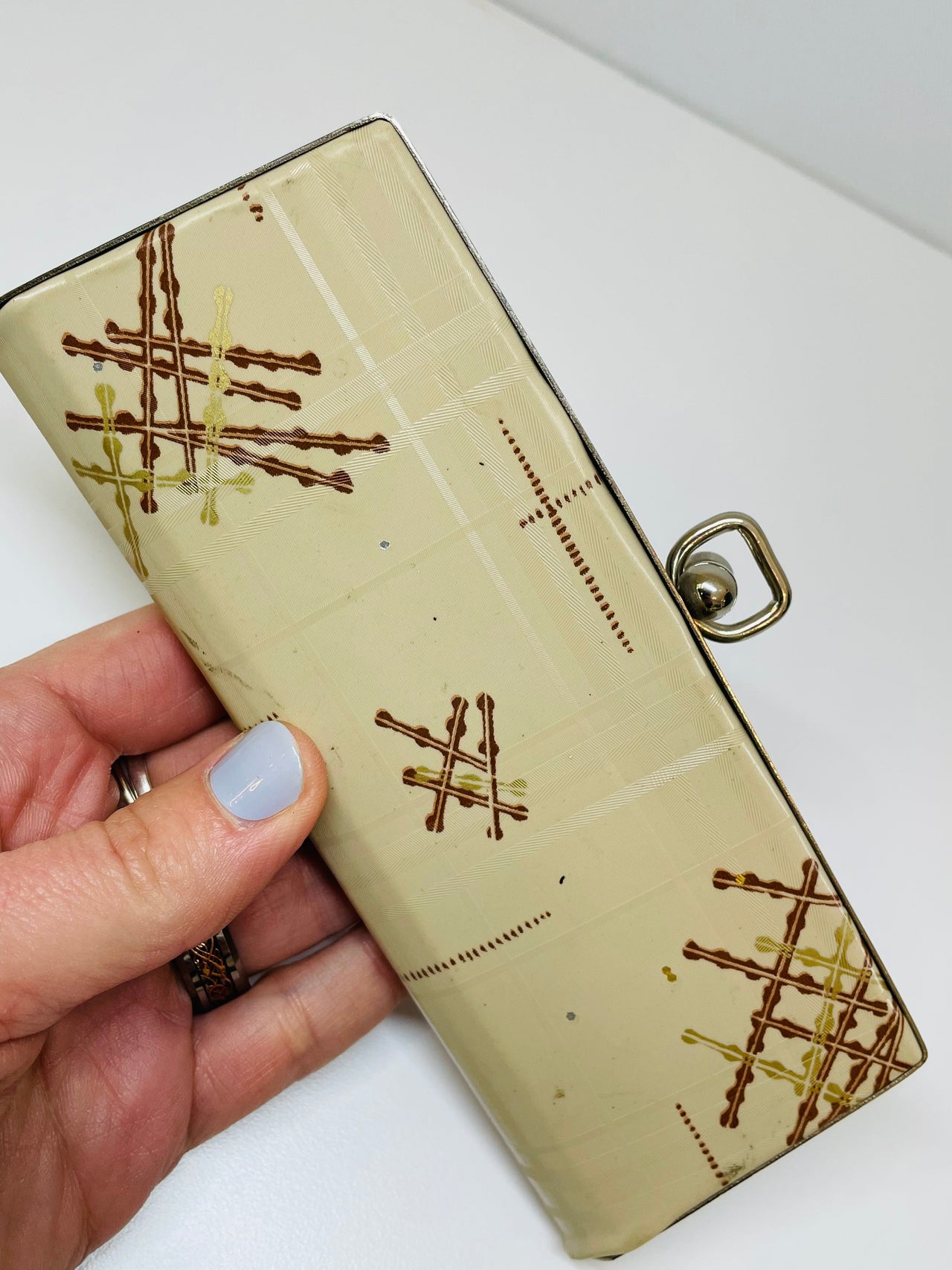 Beige Atomic Print Case Devil's Details 