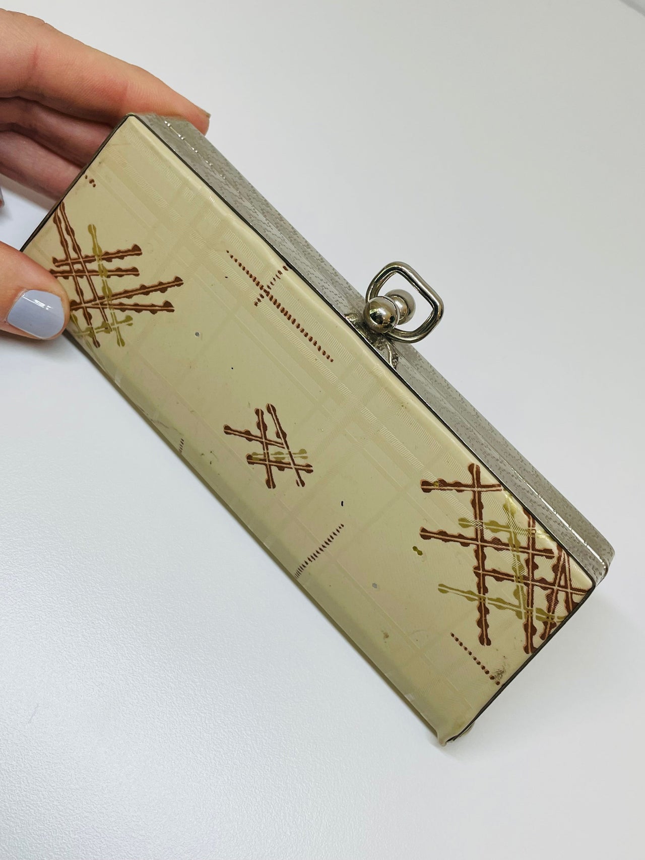 Beige Atomic Print Case Devil's Details 