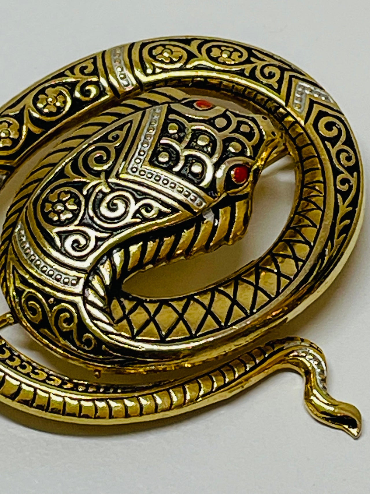 Damascene Cobra Snake Brooch Devil's Details 