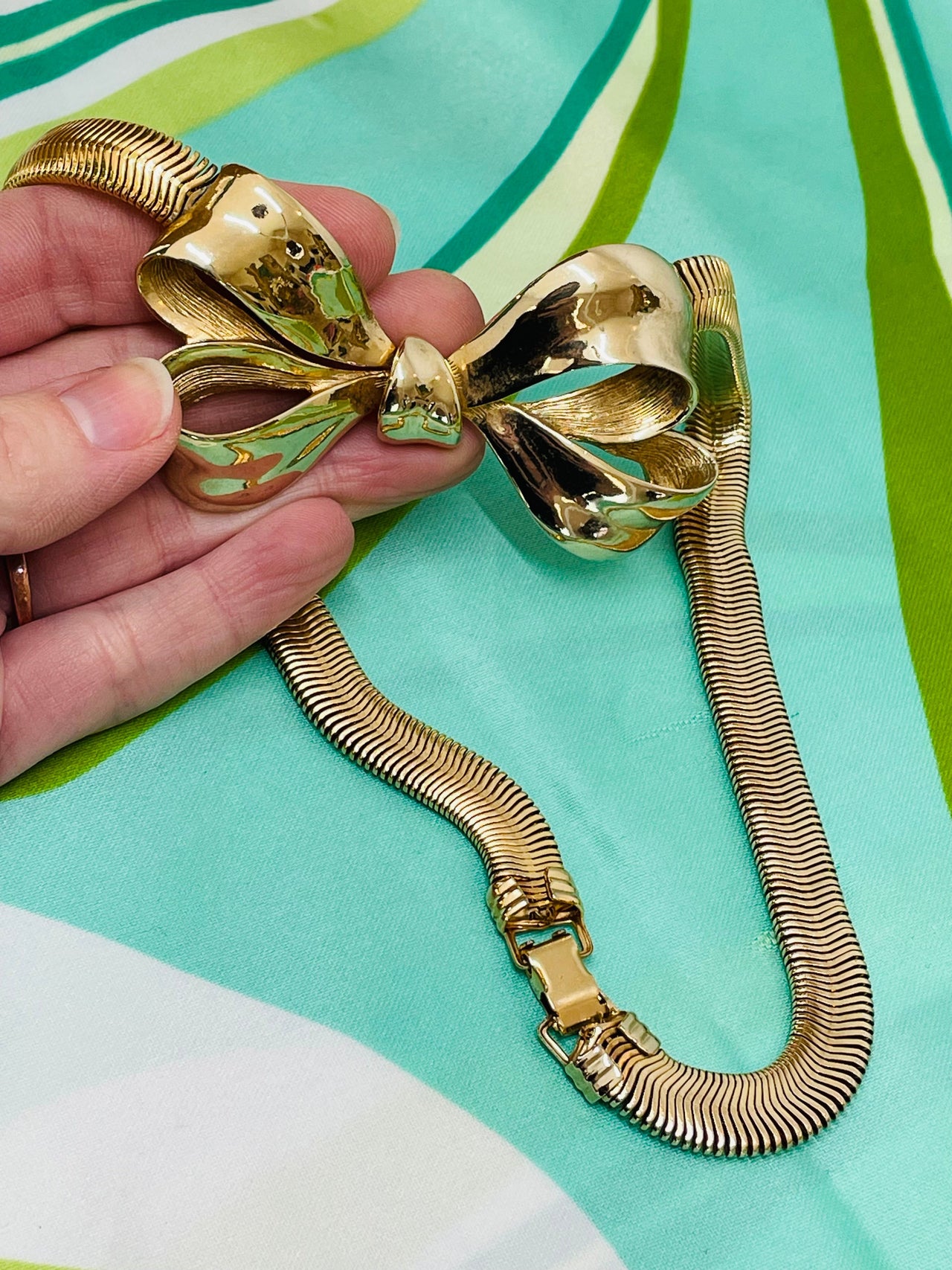 Large Gold Bow with Snake Chain Devil's Details 