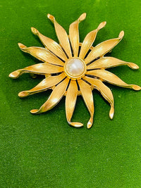 Thumbnail for Large Gold Sun Brooch with Pearl Center Devil's Details 