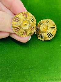 Thumbnail for Monet Gold Flower Clip on Earrings Devil's Details 