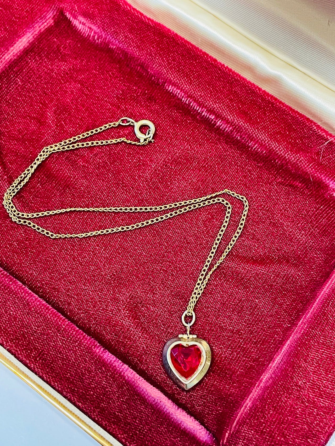 Red Rhinestone Heart Necklace Devil's Details 