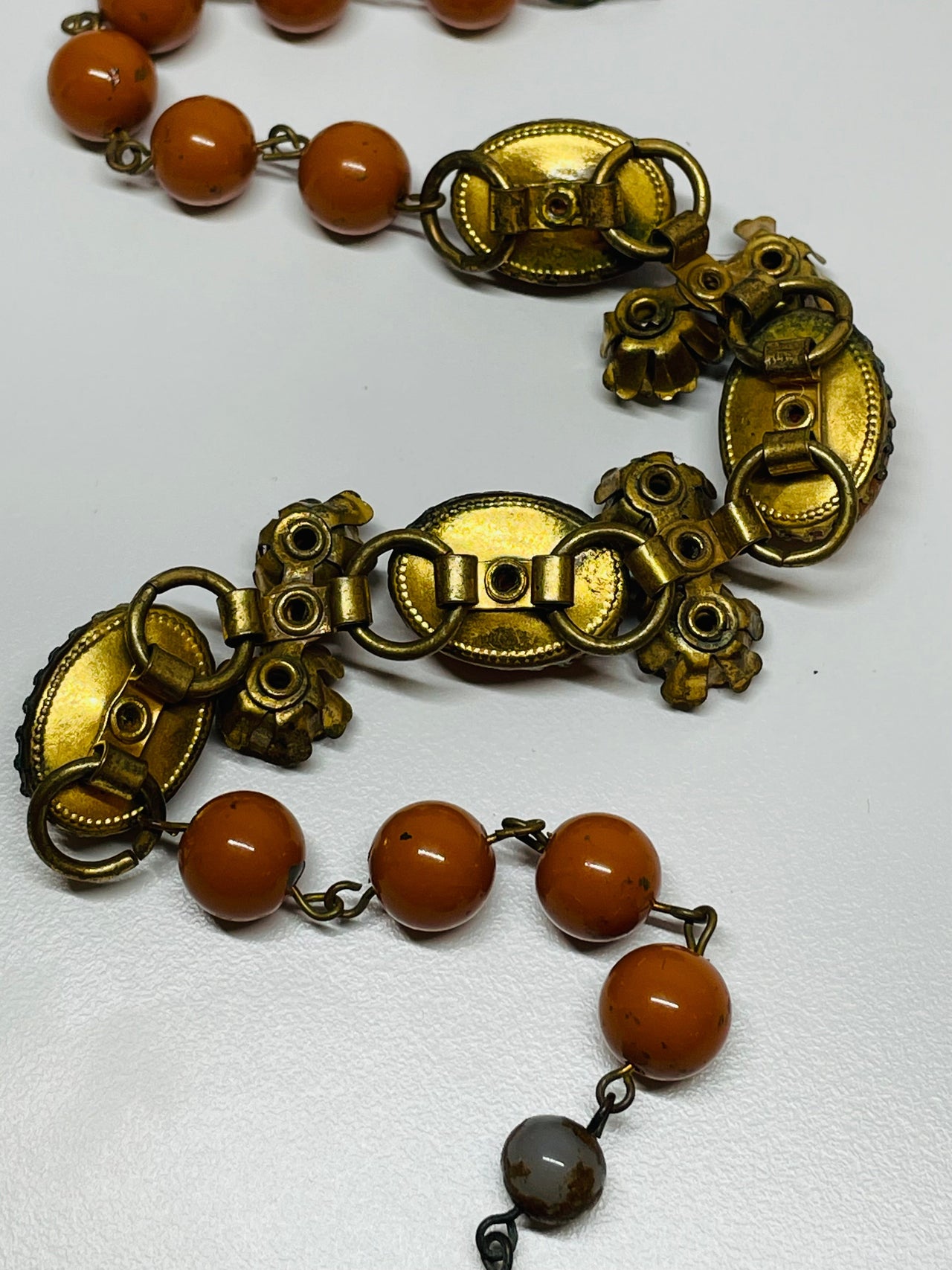 Sienna Acrylic and Rhinestone Rose Beaded Choker Devil's Details 