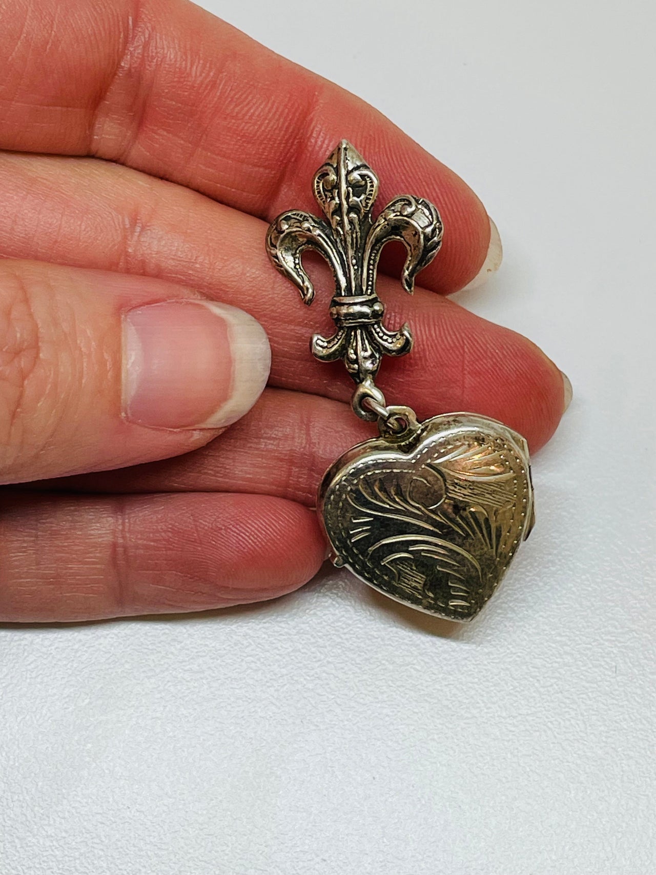 Sterling Heart Locket Brooch Devil's Details 