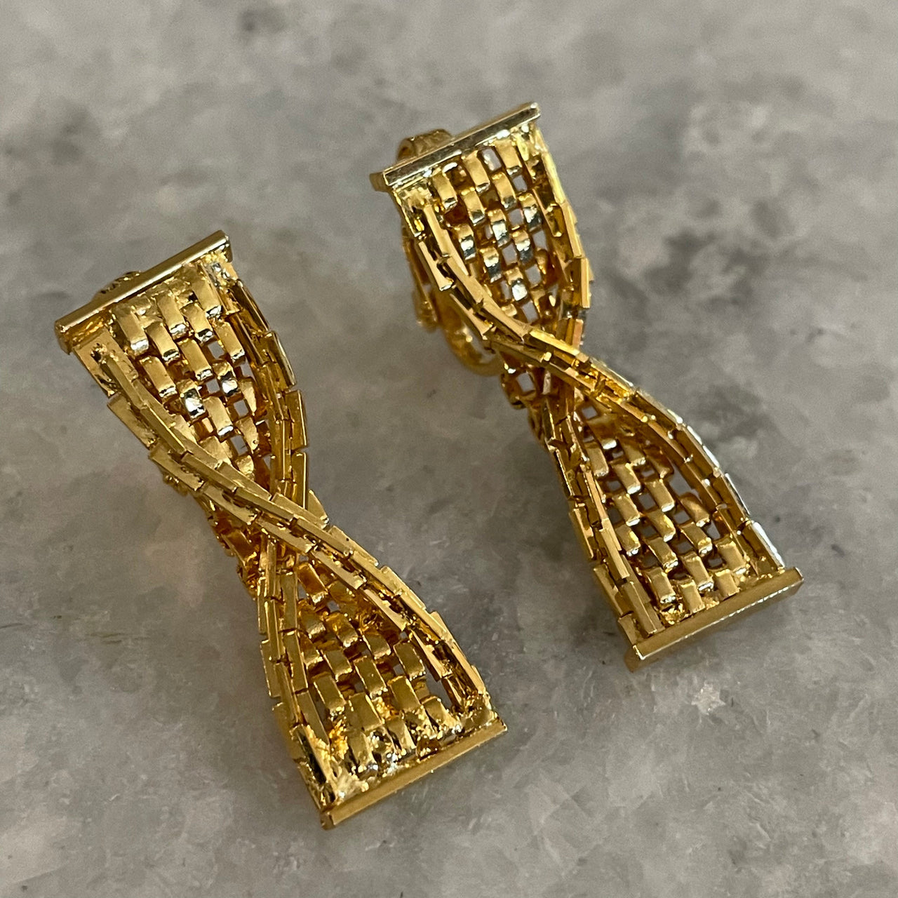 1970s Gold Vertical Bow Clip Earrings Bloomers and Frocks 
